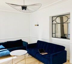 Verrière noire style Art Déco avec une ellipse